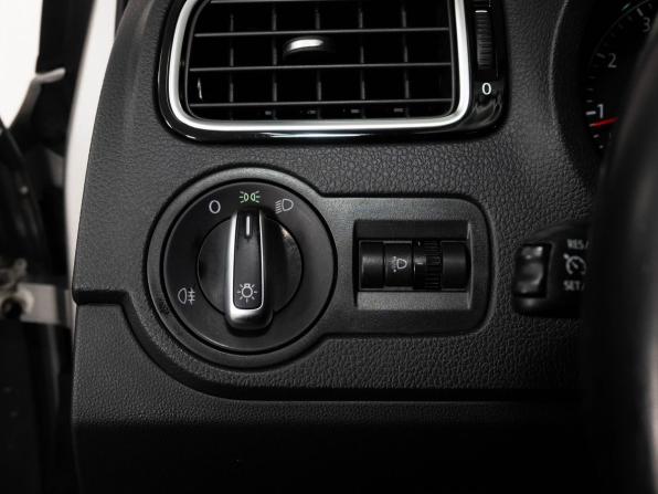 Volkswagen Polo V Рестайлинг с пробегом 2019 года, цена 1 533 000 рублей, 63500 км, седан, Автокод Объявления