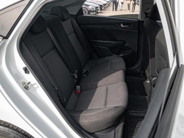 Hyundai Solaris II с пробегом 2018 года, цена 1 345 000 рублей, 118284 км, седан, Автокод Объявления