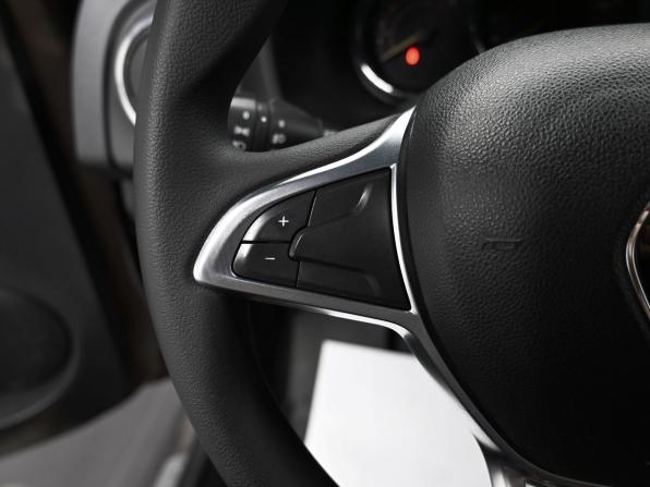 Renault Sandero II Рестайлинг с пробегом 2019 года, цена 1 165 000 рублей, 67670 км, хэтчбек, Автокод Объявления
