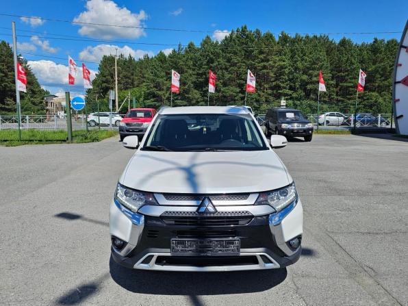 Mitsubishi Outlander III Рестайлинг 3 с пробегом 2019 года, цена 2 099 000 рублей, 185142 км, внедорожник, Автокод Объявления