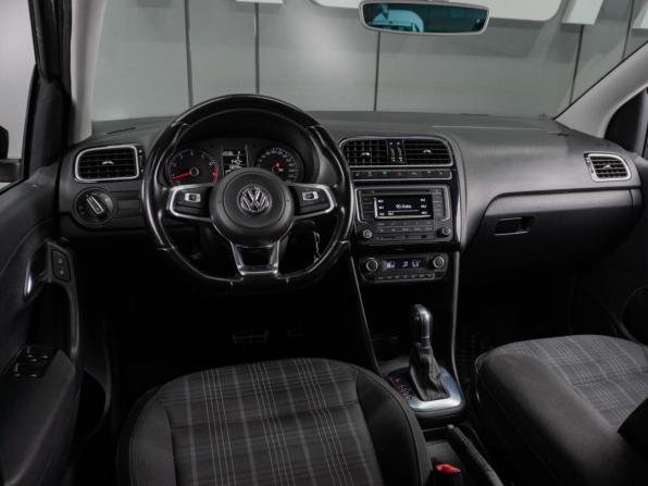 Volkswagen Polo V Рестайлинг с пробегом 2016 года, цена 1 179 000 рублей, 108495 км, седан, Автокод Объявления