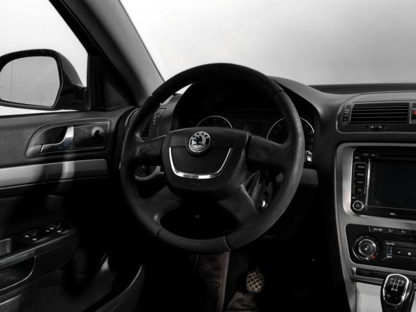 Skoda Octavia II (A5) Рестайлинг с пробегом 2011 года, цена 680 000 рублей, 139200 км, лифтбек, Автокод Объявления
