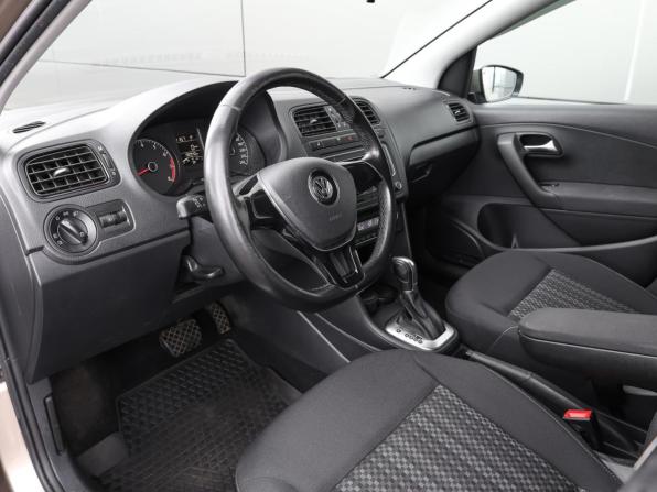 Volkswagen Polo V Рестайлинг с пробегом 2017 года, цена 1 249 000 рублей, 132940 км, седан, Автокод Объявления