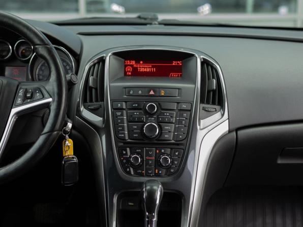 Opel Astra J Рестайлинг с пробегом 2013 года, цена 670 000 рублей, 317528 км, седан, Автокод Объявления