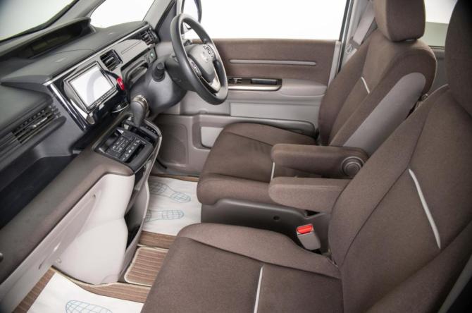 Honda Stepwgn V с пробегом 2015 года, цена 1 899 000 рублей, 82000 км, минивэн, Автокод Объявления