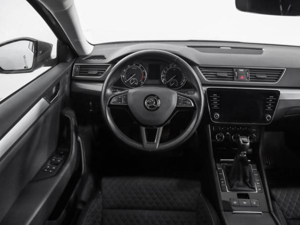 Skoda Superb III с пробегом 2018 года, цена 2 049 000 рублей, 59890 км, лифтбек, Автокод Объявления