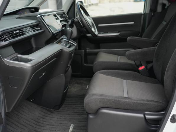 Honda Stepwgn V Рестайлинг с пробегом 2019 года, цена 2 310 000 рублей, 74978 км, минивэн, Автокод Объявления
