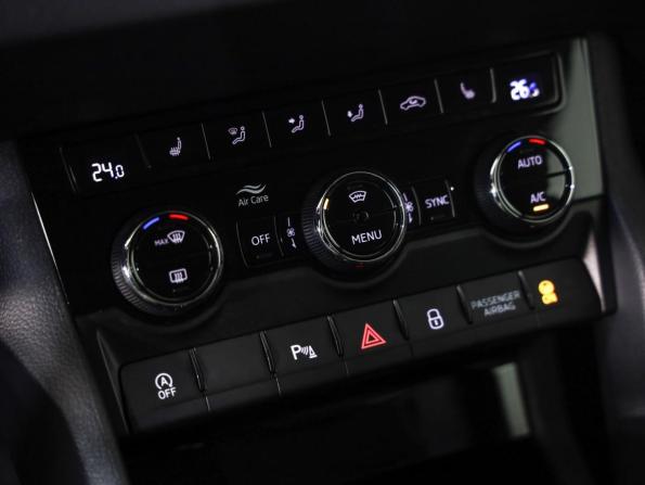 Skoda Karoq I с пробегом 2021 года, цена 2 399 000 рублей, 72295 км, внедорожник, Автокод Объявления