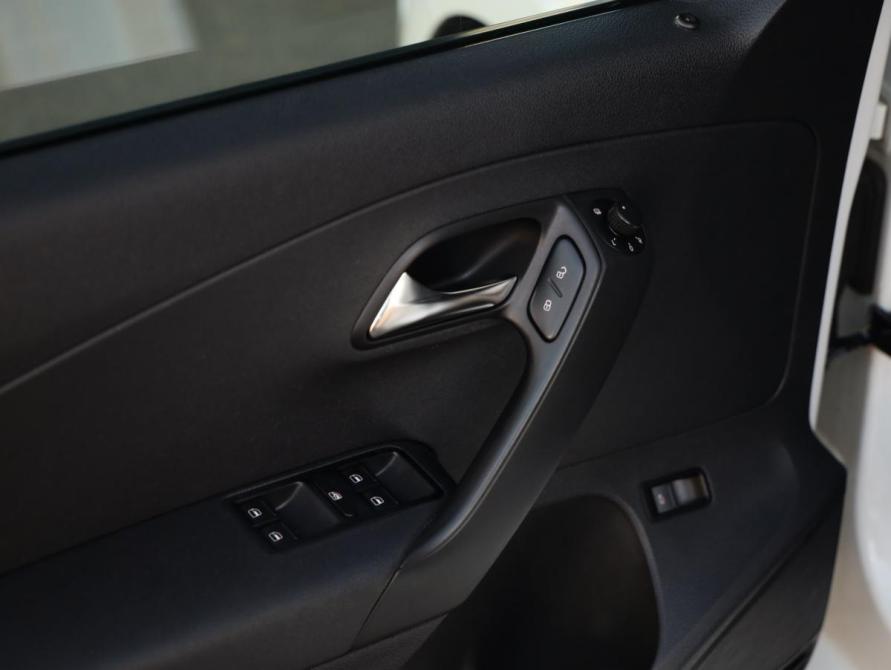 Volkswagen Polo V Рестайлинг Санкт-Петербург  - изображение 20