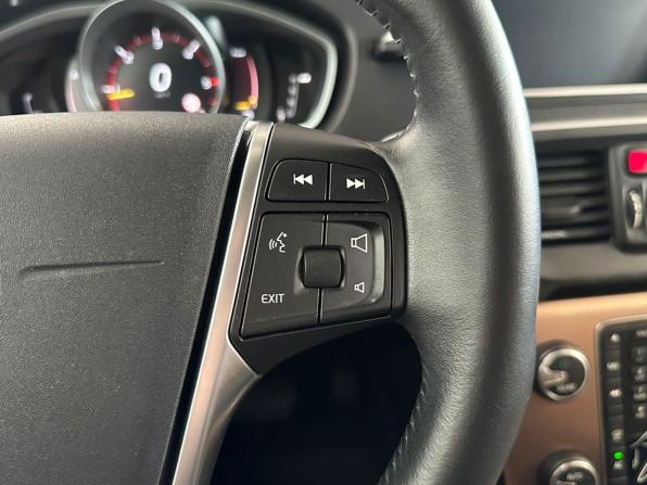 Volvo V40 Cross Country I Рестайлинг с пробегом 2016 года, цена 1 797 000 рублей, 145000 км, хэтчбек, Автокод Объявления