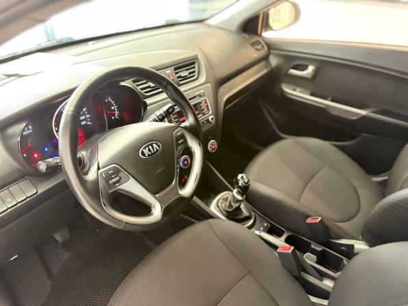 Kia Rio III Рестайлинг с пробегом 2016 года, цена 791 700 рублей, 162460 км, хэтчбек, Автокод Объявления