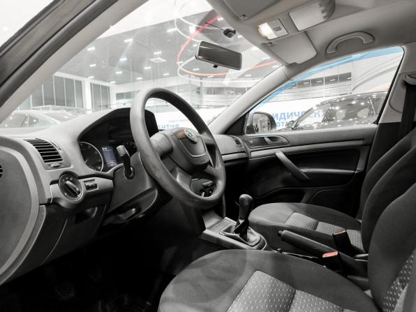 Skoda Octavia II (A5) Рестайлинг с пробегом 2013 года, цена 650 000 рублей, 220766 км, лифтбек, Автокод Объявления