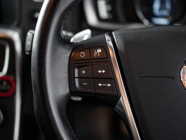 Volvo V60 I Рестайлинг с пробегом 2013 года, цена 1 300 000 рублей, 70000 км, универсал, Автокод Объявления