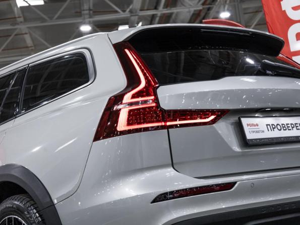 Volvo V60 Cross Country II с пробегом 2020 года, цена 3 549 898 рублей, 118075 км, универсал, Автокод Объявления