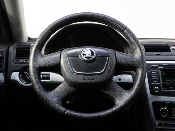 Skoda Octavia II (A5) Рестайлинг с пробегом 2011 года, цена 750 000 рублей, 235568 км, лифтбек, Автокод Объявления
