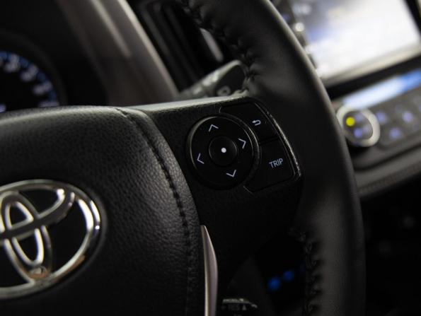 Toyota RAV4 IV (XA40) Рестайлинг с пробегом 2016 года, цена 2 290 000 рублей, 86533 км, внедорожник, Автокод Объявления
