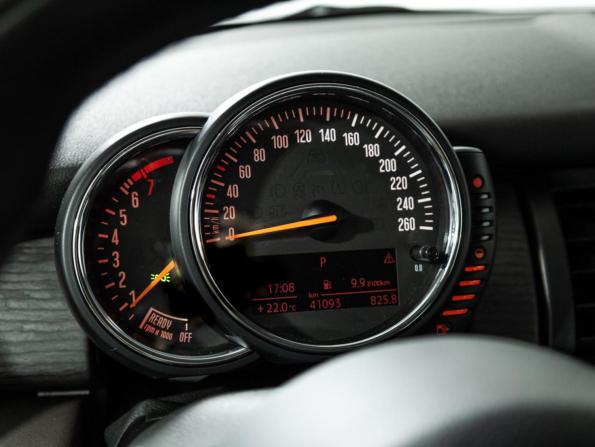 Mini Hatch III (F55/F56) с пробегом 2015 года, цена 2 095 777 рублей, 41090 км, хэтчбек, Автокод Объявления