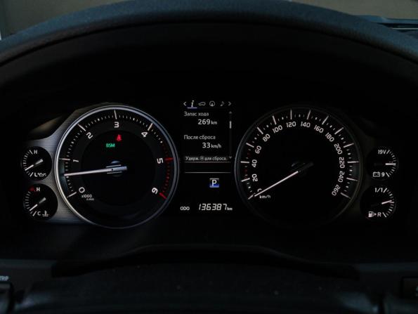 Toyota Land Cruiser 200 Series Рестайлинг 2 с пробегом 2017 года, цена 6 700 000 рублей, 136385 км, внедорожник, Автокод Объявления