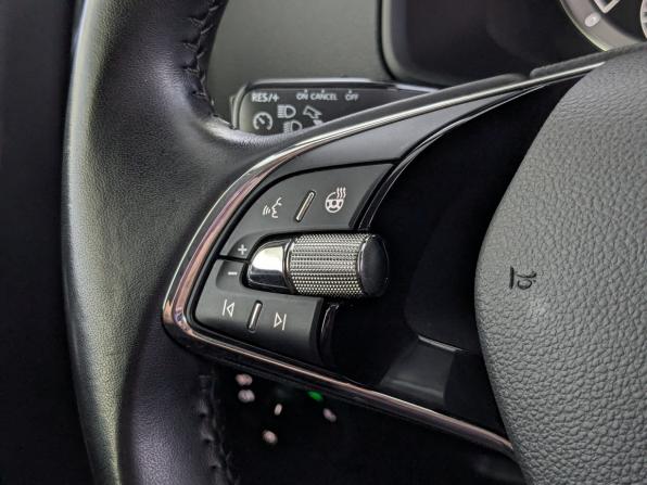 Skoda Karoq I с пробегом 2022 года, цена 2 825 000 рублей, 75528 км, внедорожник, Автокод Объявления