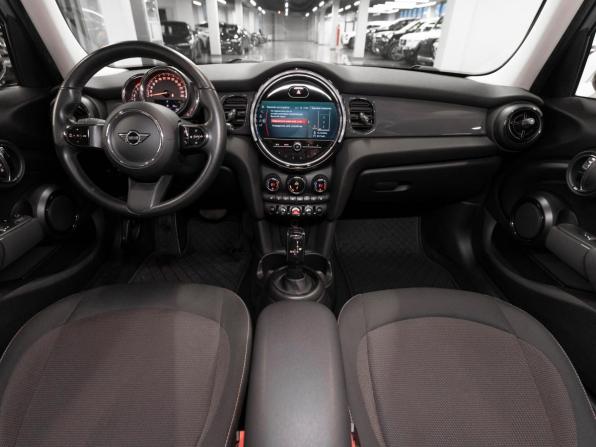 Mini Hatch III (F55/F56) Рестайлинг 2 с пробегом 2021 года, цена 2 500 000 рублей, 56427 км, хэтчбек, Автокод Объявления