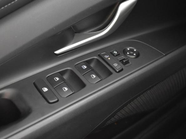 Hyundai Elantra VII (CN7) Рестайлинг с пробегом 2023 года, цена 2 273 300 рублей, 28701 км, седан, Автокод Объявления