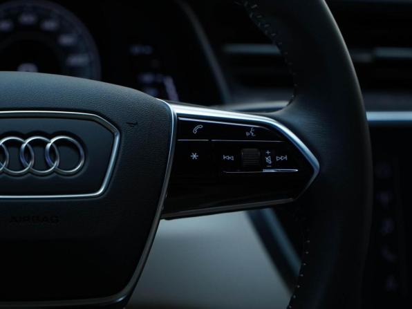 Audi A6 V (C8) с пробегом 2020 года, цена 5 799 077 рублей, 60745 км, седан, Автокод Объявления