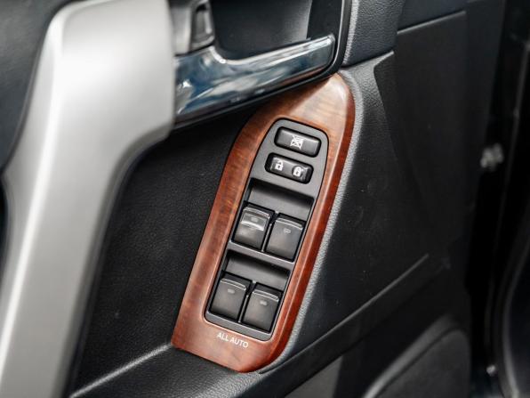 Toyota Land Cruiser Prado 150 Series Рестайлинг 1 с пробегом 2016 года, цена 3 340 000 рублей, 160652 км, внедорожник, Автокод Объявления