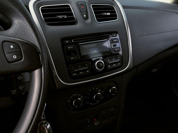 Renault Sandero II с пробегом 2017 года, цена 1 109 000 рублей, 37983 км, хэтчбек, Автокод Объявления