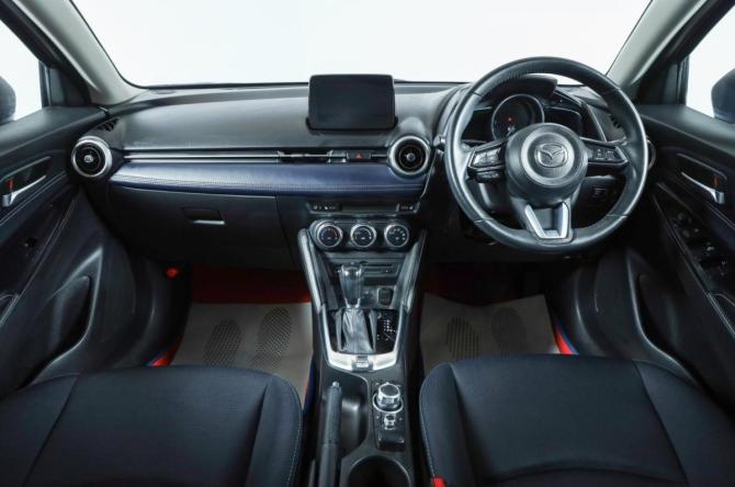 Mazda 2 III (DJ) Рестайлинг с пробегом 2021 года, цена 1 469 000 рублей, 28000 км, хэтчбек, Автокод Объявления