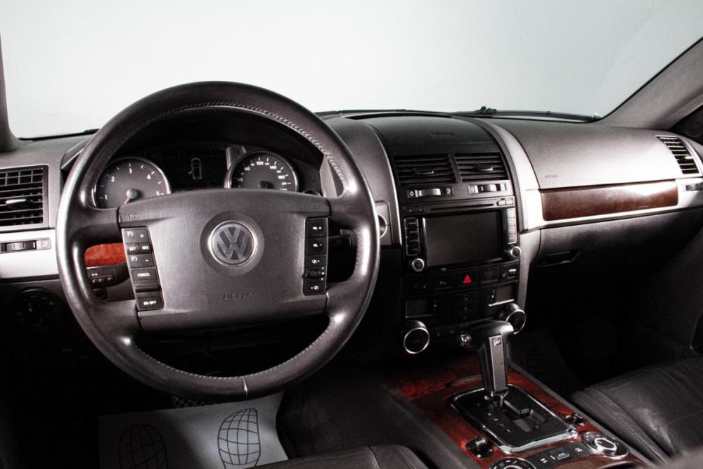 Volkswagen Touareg I Рестайлинг Сургут  - изображение 12