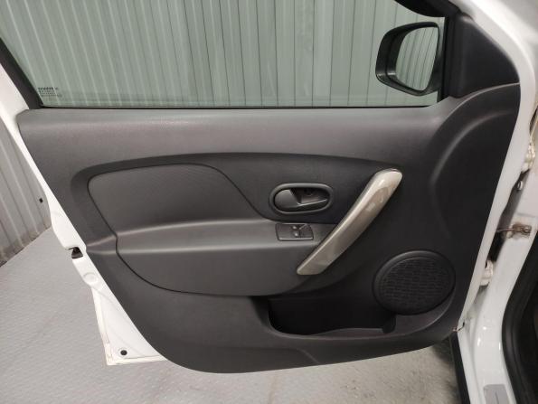 Renault Sandero II Рестайлинг с пробегом 2022 года, цена 1 165 000 рублей, 35151 км, хэтчбек, Автокод Объявления