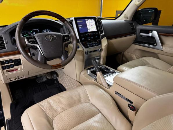 Toyota Land Cruiser 200 Series Рестайлинг 2 с пробегом 2015 года, цена 3 799 000 рублей, 330000 км, внедорожник, Автокод Объявления
