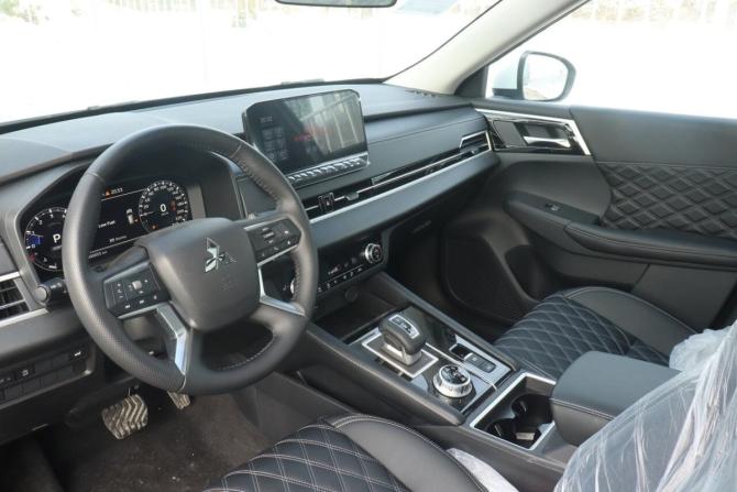 Mitsubishi Outlander IV с пробегом 2023 года, цена 4 015 000 рублей, 10 км, внедорожник, Автокод Объявления