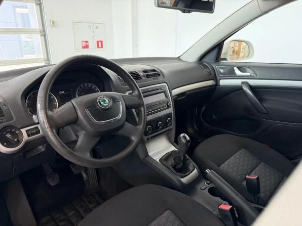 Skoda Octavia II (A5) Рестайлинг с пробегом 2013 года, цена 730 000 рублей, 224263 км, лифтбек, Автокод Объявления