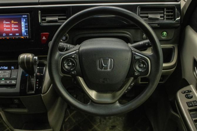 Honda Stepwgn V Рестайлинг с пробегом 2018 года, цена 2 149 000 рублей, 103977 км, минивэн, Автокод Объявления