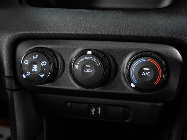 Toyota Yaris IV с пробегом 2020 года, цена 990 500 рублей, 104053 км, хэтчбек, Автокод Объявления