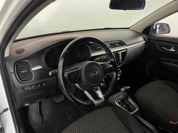 Kia Rio IV с пробегом 2017 года, цена 1 360 000 рублей, 83858 км, седан, Автокод Объявления