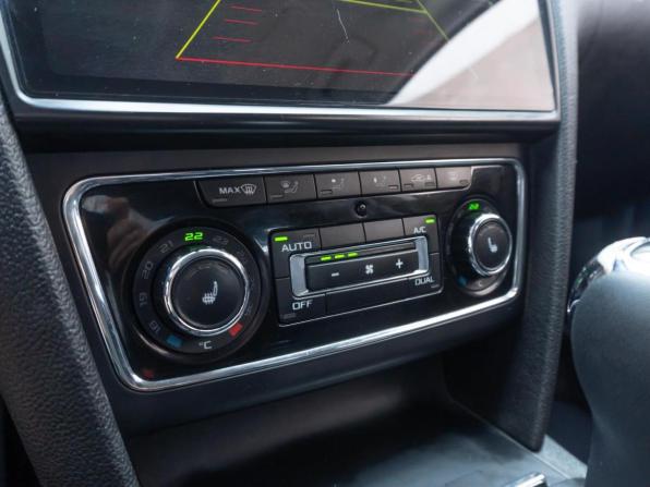 Skoda Superb II Рестайлинг с пробегом 2014 года, цена 1 040 000 рублей, 301587 км, лифтбек, Автокод Объявления