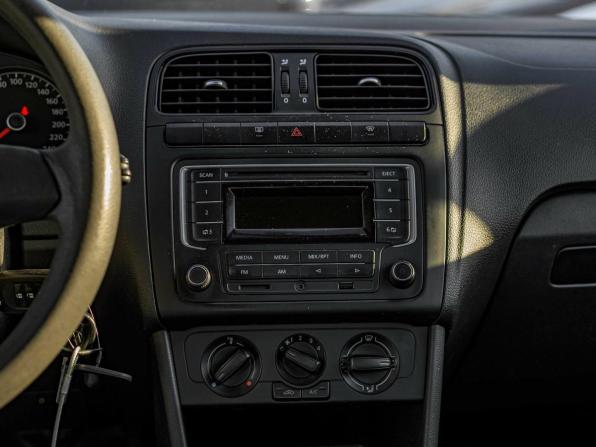 Volkswagen Polo V Рестайлинг с пробегом 2015 года, цена 645 000 рублей, 206010 км, седан, Автокод Объявления