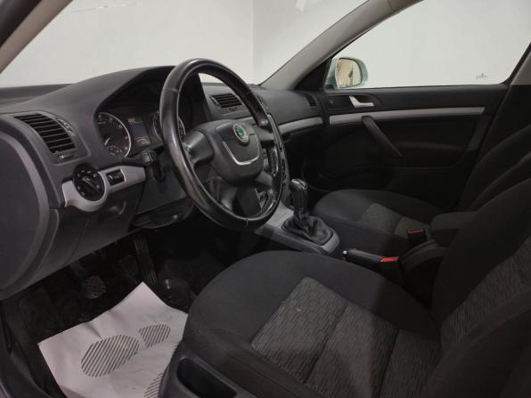 Skoda Octavia II (A5) Рестайлинг с пробегом 2013 года, цена 960 000 рублей, 82781 км, лифтбек, Автокод Объявления