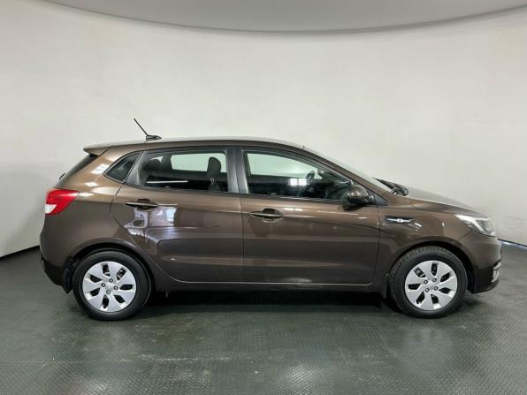 Kia Rio III Рестайлинг с пробегом 2017 года, цена 1 000 000 рублей, 100771 км, седан, Автокод Объявления