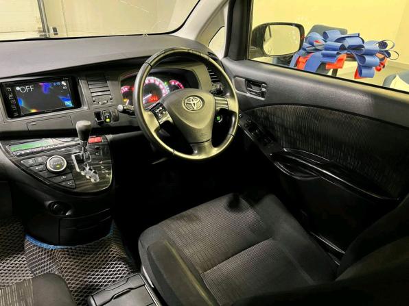 Toyota ISis I Рестайлинг с пробегом 2011 года, цена 879 000 рублей, 317914 км, компактвэн, Автокод Объявления