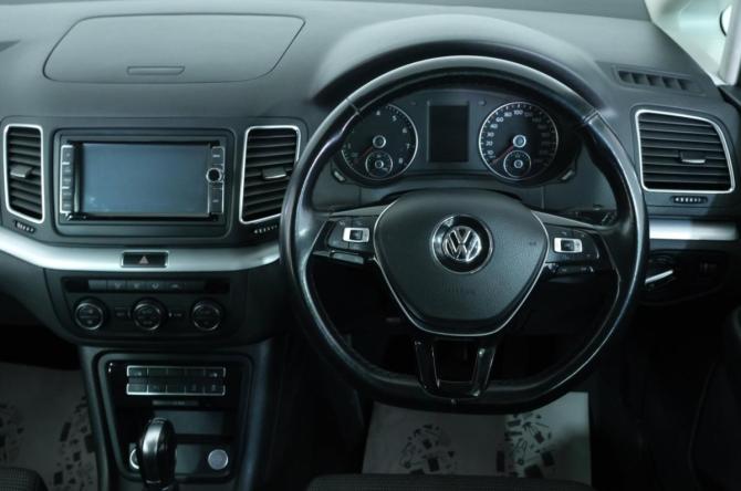 Volkswagen Sharan II Рестайлинг с пробегом 2018 года, цена 1 569 000 рублей, 109000 км, минивэн, Автокод Объявления