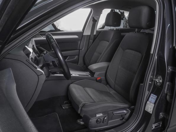 Volkswagen Passat B8 Рестайлинг с пробегом 2019 года, цена 2 369 000 рублей, 151942 км, седан, Автокод Объявления