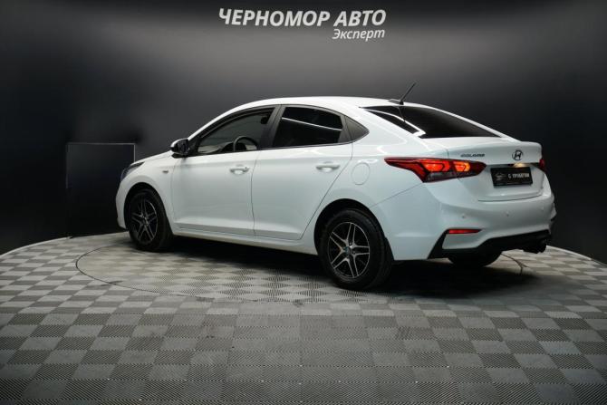 Hyundai Solaris II с пробегом 2017 года, цена 1 370 000 рублей, 115000 км, седан, Автокод Объявления