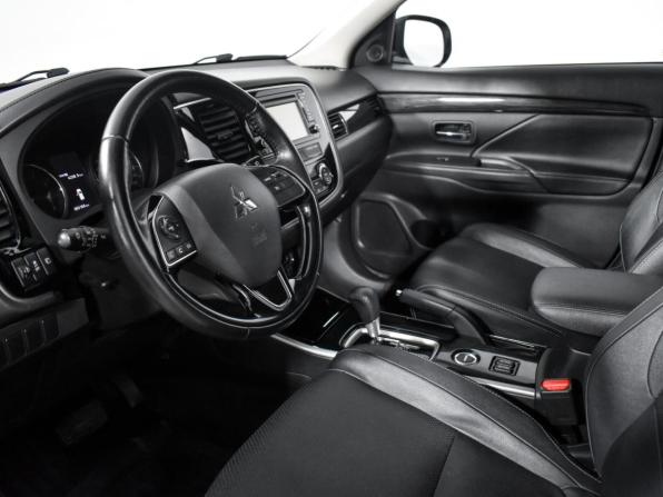 Mitsubishi Outlander III Рестайлинг 2 с пробегом 2017 года, цена 1 910 000 рублей, 93100 км, внедорожник, Автокод Объявления