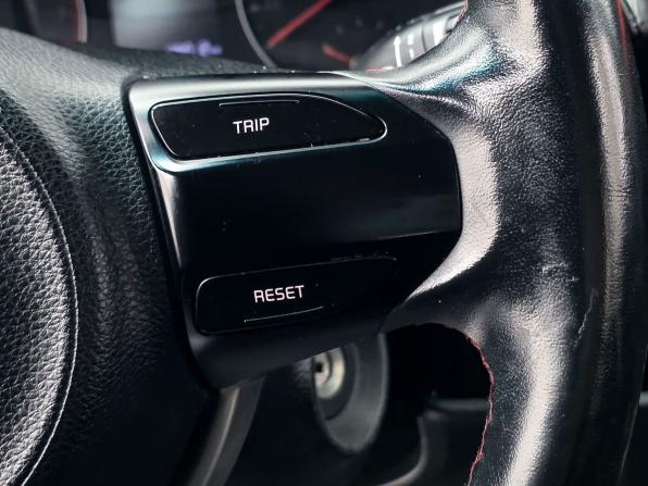 Kia Rio IV Рестайлинг с пробегом 2021 года, цена 1 649 000 рублей, 137000 км, хэтчбек, Автокод Объявления