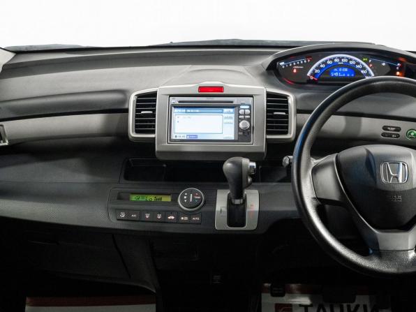 Honda Freed I Рестайлинг с пробегом 2012 года, цена 1 050 000 рублей, 131336 км, компактвэн, Автокод Объявления