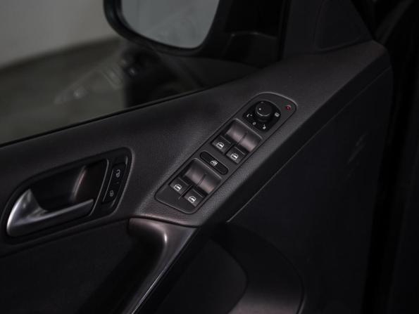 Volkswagen Tiguan I Рестайлинг с пробегом 2011 года, цена 1 119 000 рублей, 257636 км, внедорожник, Автокод Объявления