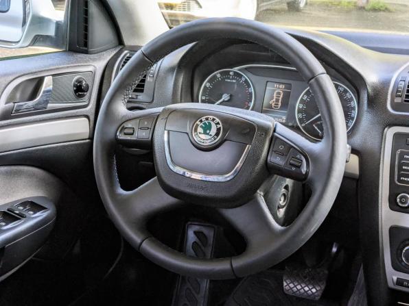 Skoda Octavia II (A5) Рестайлинг с пробегом 2012 года, цена 699 900 рублей, 296000 км, лифтбек, Автокод Объявления